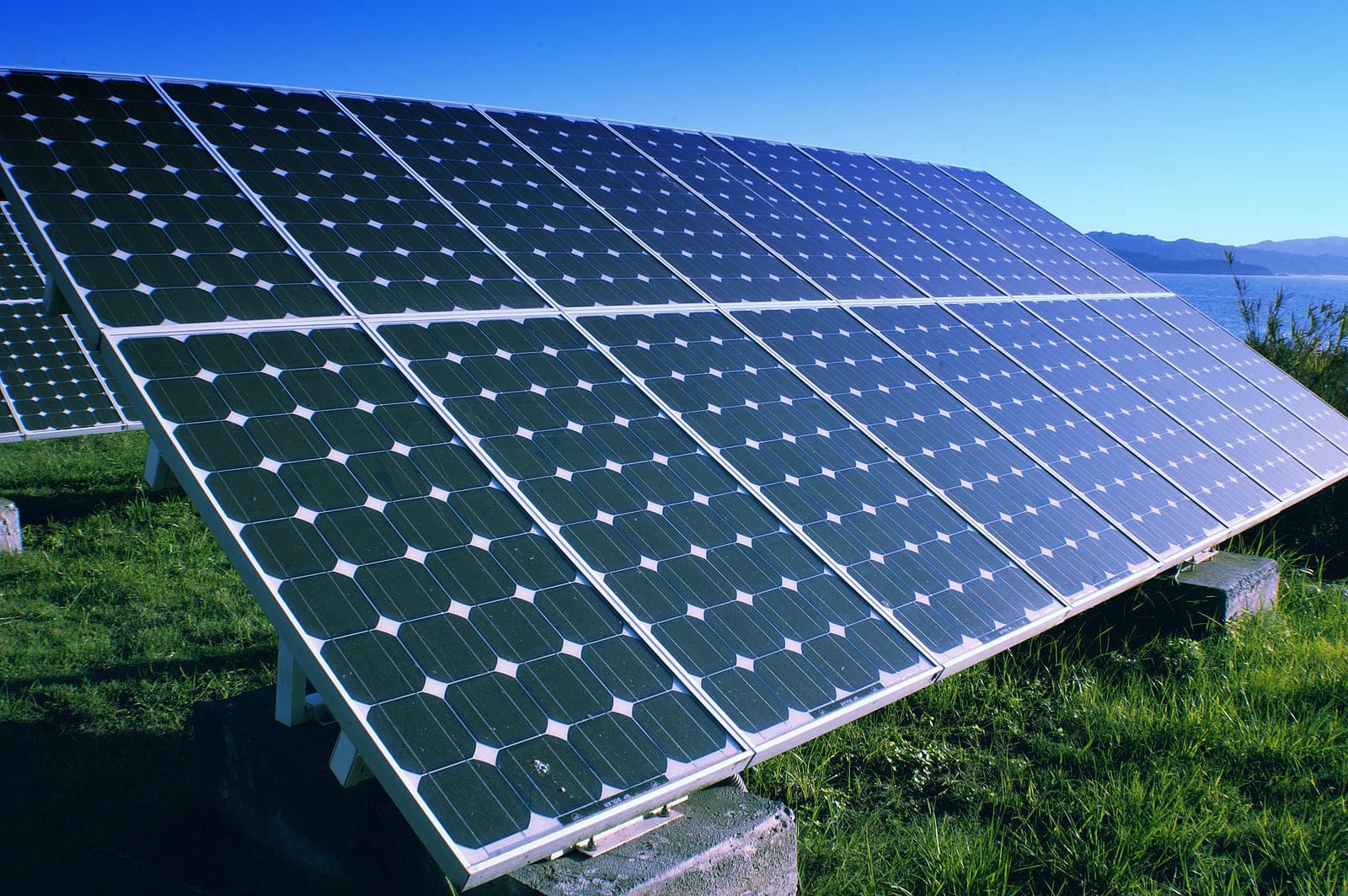 Solar panels with lightning protection